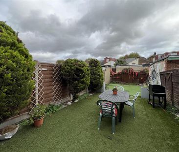 4 bedroom terraced house to rent - Photo 6