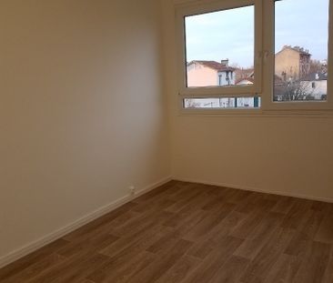 Location Appartement 3 pièces 64m² ST MAUR DES FOSSES 94100 - Photo 3