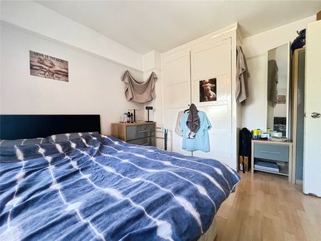 Larchwood Drive, Englefield Green, Egham, Surrey, TW20 0SH - Photo 5