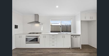 🌊 Modern Co-Living with Private Ensuite & Kitchenette - Photo 5