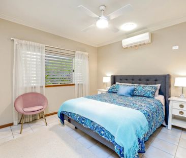 Furnished ground floor apartment, two streets from beach. - Photo 4