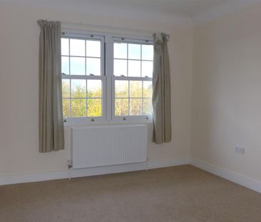 Lower Icknield Way, Great Kimble - Photo 1