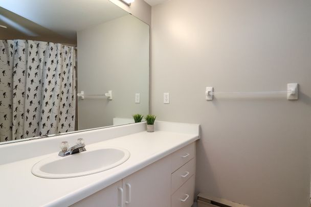 For Lease - 360 Mariners Way Unit# 12, Collingwood, Ontario - Photo 1