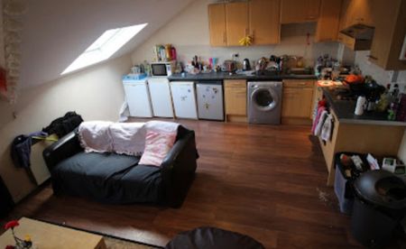 6 Bed - Flats 7&8, 71 Cardigan Road, Hyde Park, Leeds - LS6 1EB - Student - Photo 2