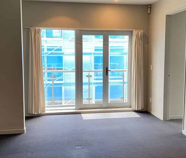 Beautiful 3 Bedrooms Apartment in Mount Vic - Photo 1