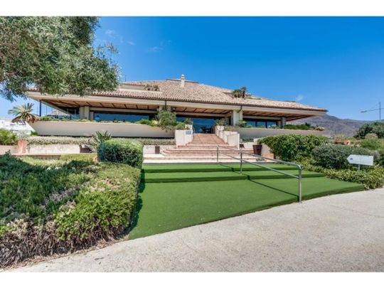 2 bedroom luxury Apartment for rent in Estepona, Andalusia - Photo 1