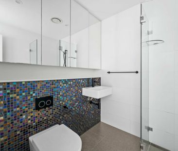 Modern Two Bedroom Apartment in Burwood Heights! - Photo 4