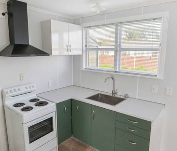 One bedroom in Otara! - Photo 2