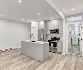 1 room apartment of 66m² in Montreal - Photo 2