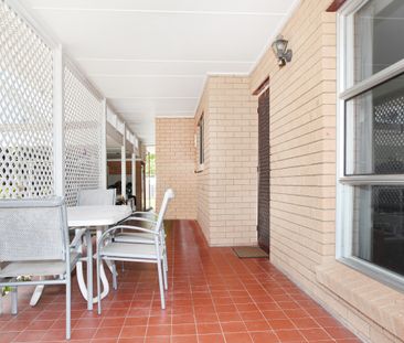 Quirky Riverside Home - Photo 2