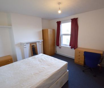 4 bedroom terraced house to rent - Photo 3