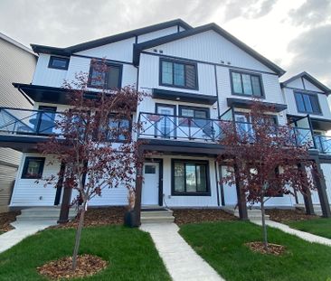 Awesome Townhouse in Uplands - Photo 1