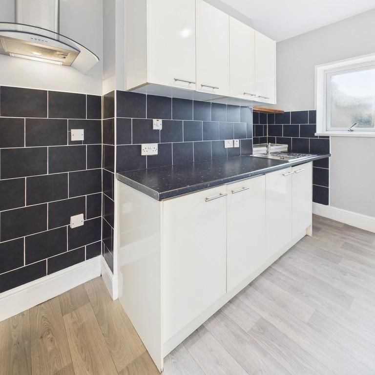 1 bedroom ground floor flat to rent - Photo 1