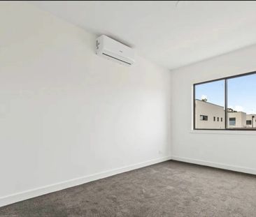 3/7 Young Road, Hallam VIC - Photo 3