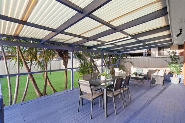 Fantastic 3 Bedroom Home, Great Location, Great Outdoor Entertaining Area! - Photo 1