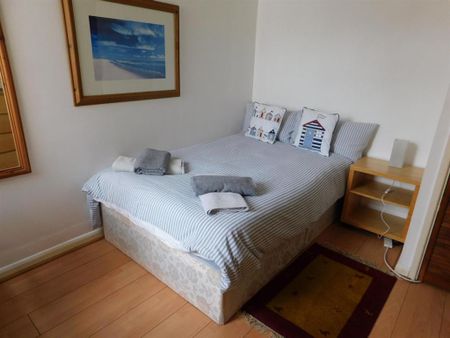 4 bedroom terraced house to rent - Photo 2