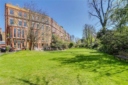 2 bedroom flat in South Kensington - Photo 3