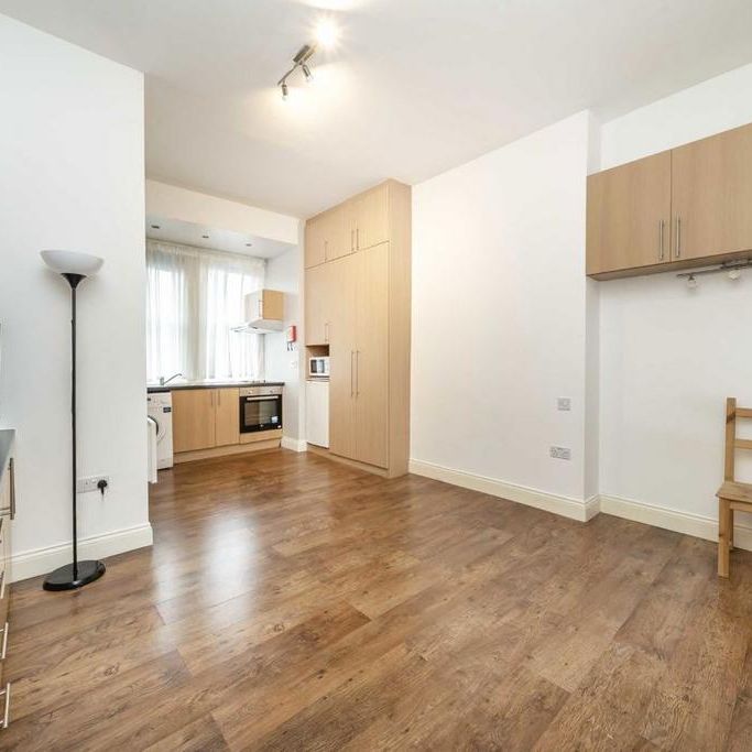 Studio to rent - Photo 1