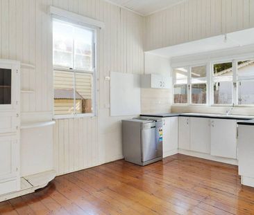 CHARMING THREE BEDROOM HOME IN MT LOFTY - Photo 3