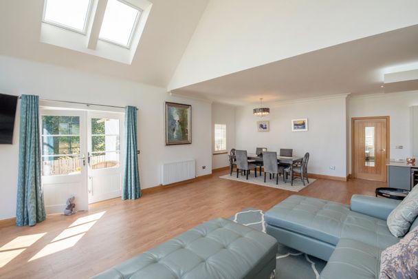 5 bedroom detached house to rent - Photo 1