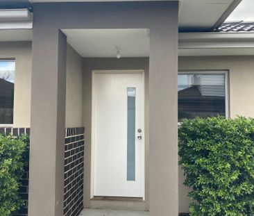 Low-Maintenance Living in a Prime Thomastown Location - Photo 5