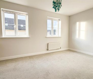 4 bedroom semi-detached house to rent - Photo 5