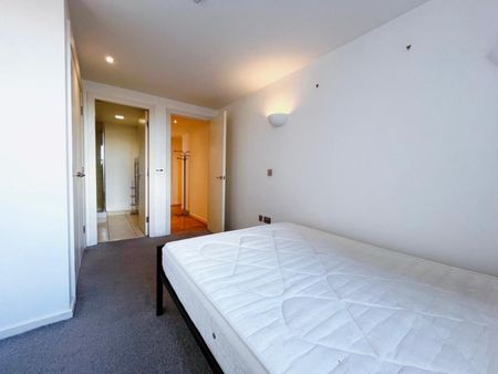 2 bedroom Flat To Let - Photo 3