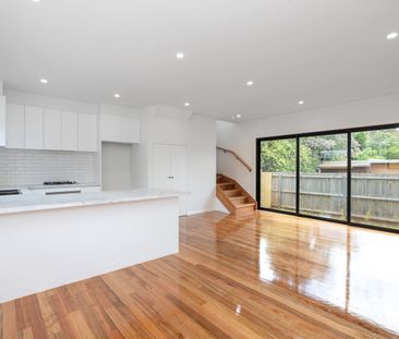 Stunning Modern Townhouse with Premium Features - Photo 2