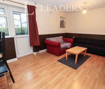 3 bedroom property to rent Kennedy Square, Leamington Spa, CV32 - Photo 2