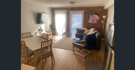 Neat one bedroom furnished apartment in ideal location. - Photo 2