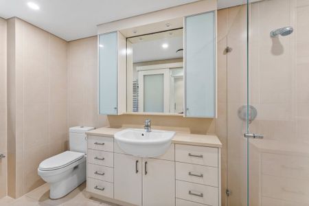 Three Bedroom Apartment in Stunning Coastal Location - Photo 4