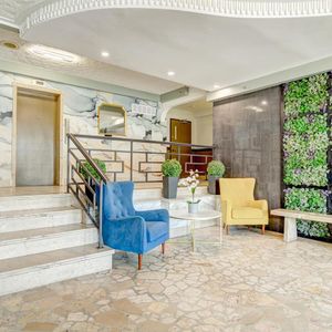 1 Mois Gratuit – 4 ½ Rénové – 2 Salles De Bain –Carte-cadeau De 250 $ - 300 BOULEVARD CÔTE-VERTU, Montréal - Photo 2