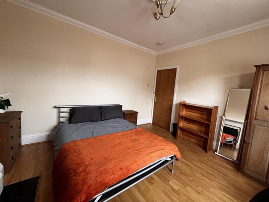 1 bedroom in a house share to rent - Photo 1