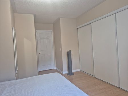 For Lease - 50 Strathaven Drive Unit# 15, Mississauga, Ontario - Photo 4