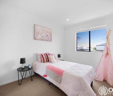 Modern Double-Storey Townhouse FOR LEASE! - Photo 6