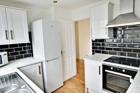 2 bedroom apartment to rent - Photo 4