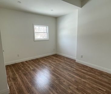 2-38 Thomson, 2 Bed Main level w/ patio Barrie | $2050 per month | Plus Heat | Plus Hydro - Photo 1