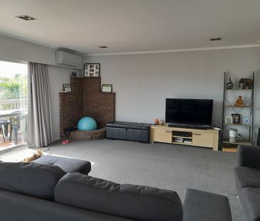 Great views from this 3 Bedroom Home - Photo 1