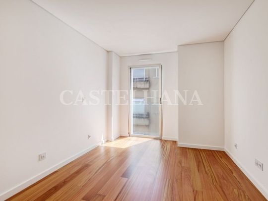 2 bedroom luxury Apartment for rent in Avenida Braamcamp (Coracao de Jesus), Lisbon - Photo 1