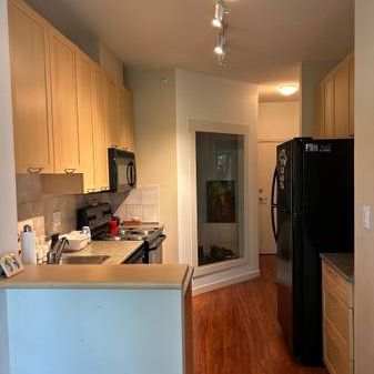 1 bdrm + den in great location - Photo 1