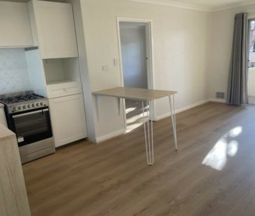 Single Bedroom Top Floor Unit - Photo 6