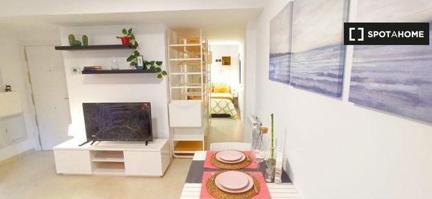 madrid, Community of Madrid 28039 - Photo 1