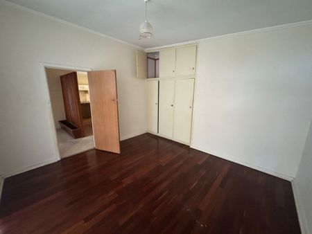 Large 3 Bedroom Family Home - Photo 5