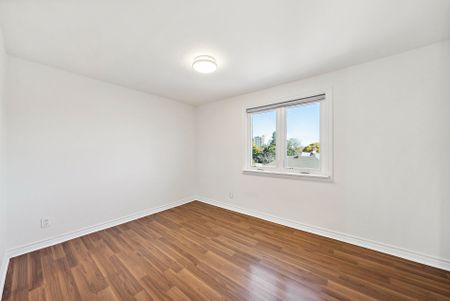 For Lease - 681 Scarlett Road Unit# Upper Level, Toronto, Ontario - Photo 5