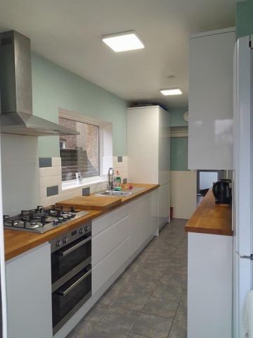 1 bedroom in a house share to rent - Photo 3