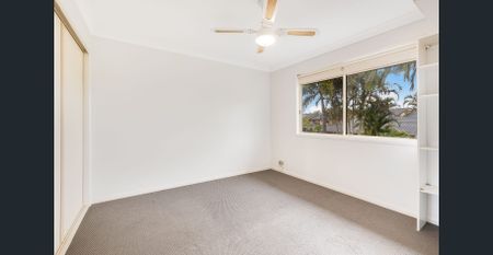 THREE BEDROOM TOWNHOUSE - Photo 5