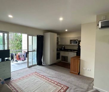 First-Floor Two-Bedroom Apartment - Phillipstown - Photo 2