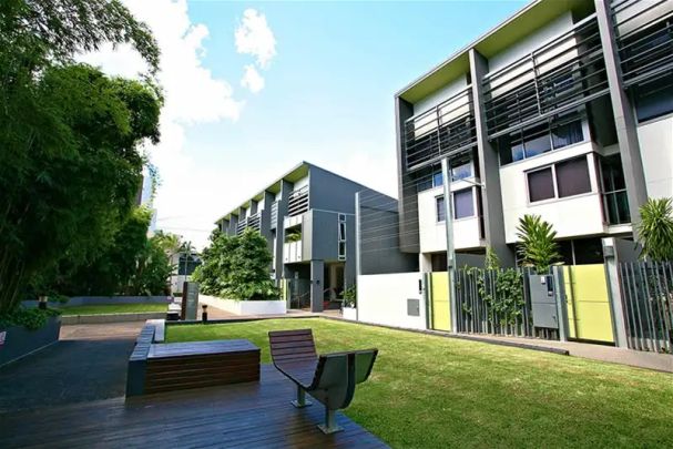 4w/28 Cordelia St, South Brisbane QLD 4101 - Photo 1