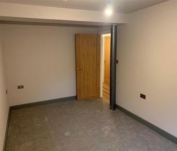 2 BED Apartment To rent - Photo 1