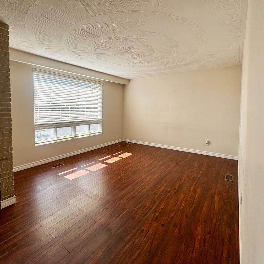 For Lease - 135 Luxury Avenue Unit# Main, Bradford West Gwillimbury, Ontario - Photo 1